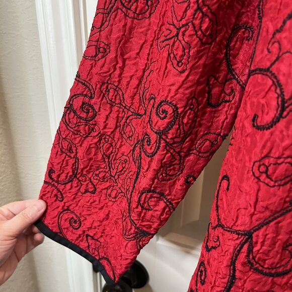 Chicos Size 2 Red Black Embroidered Open Front Jacket Top 100% Silk US L - Picture 5 of 10